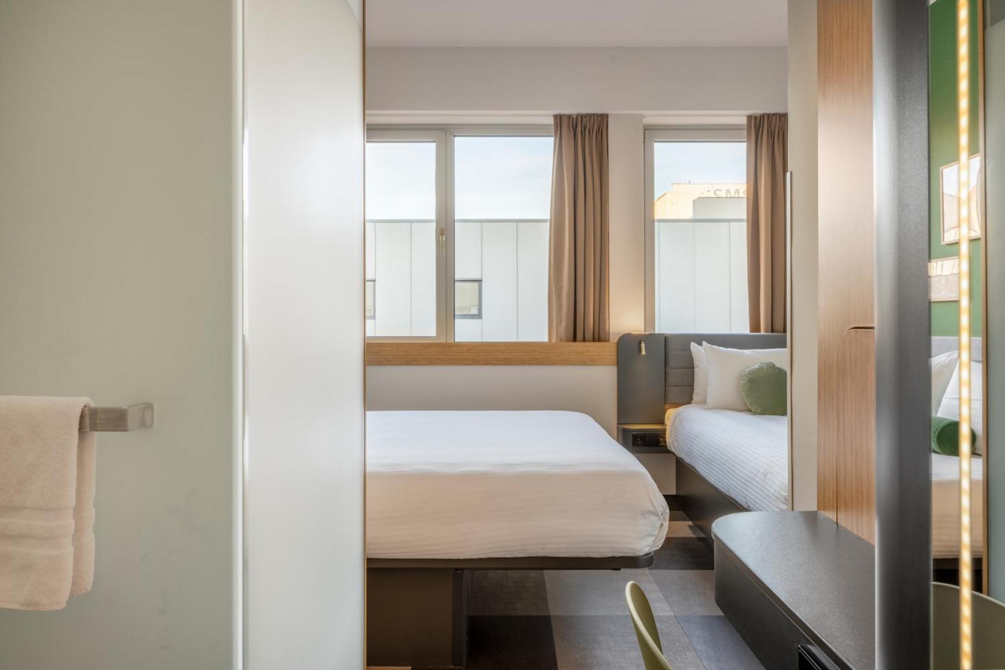 Maxhotel Amsterdam Airport Schiphol - Recently Renovated Hoofddorp Exterior foto